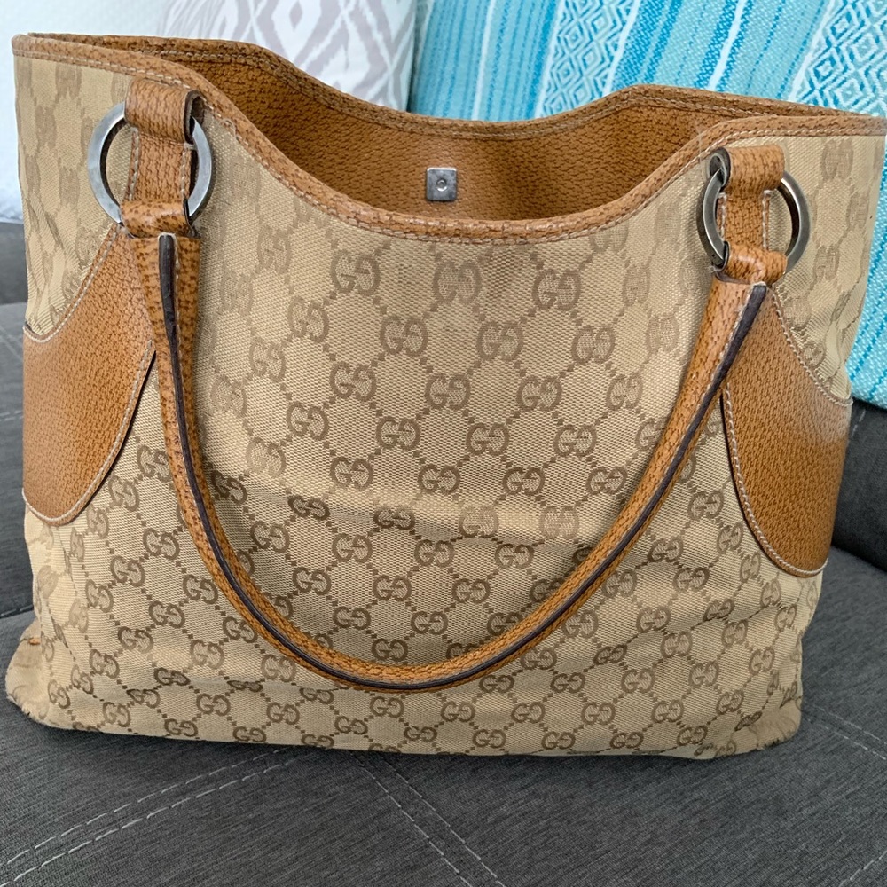 Authentic Gucci Medium Shopping Tote.